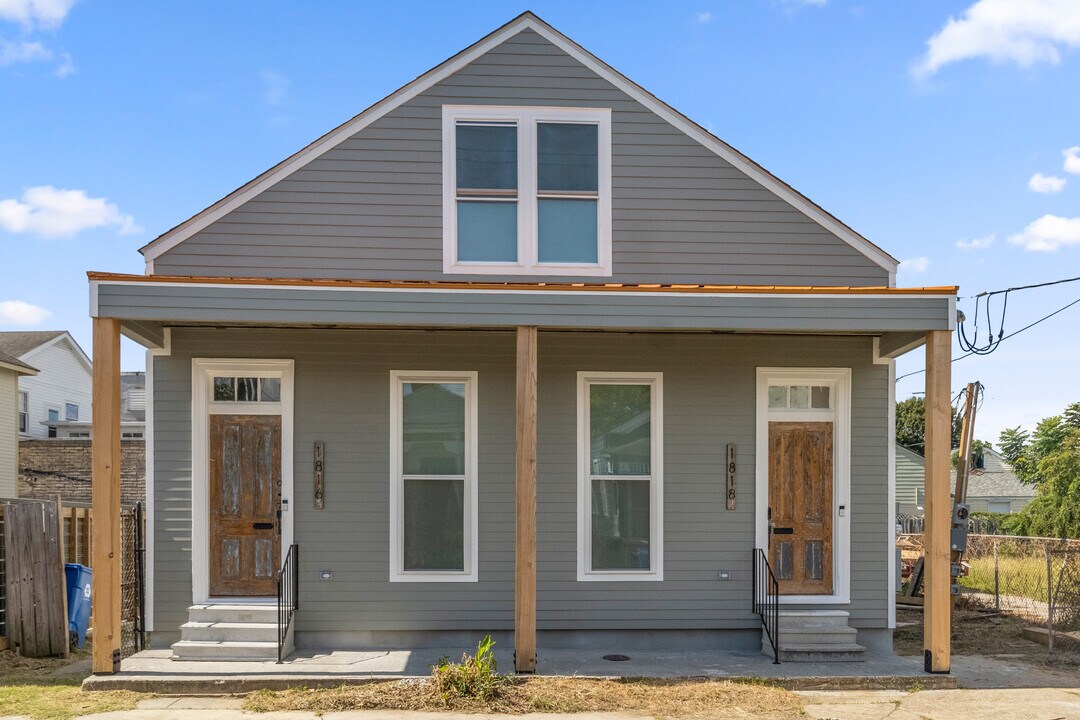 1818 General Taylor St in New Orleans, LA - Building Photo