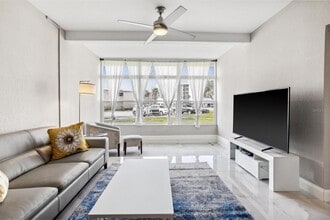 7050 Sunset Way in St Pete Beach, FL - Building Photo - Building Photo