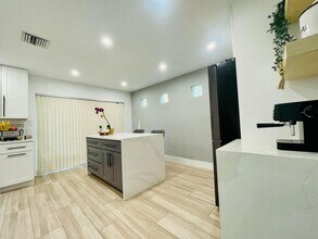 4231 NW 1st Dr in Deerfield Beach, FL - Building Photo - Building Photo