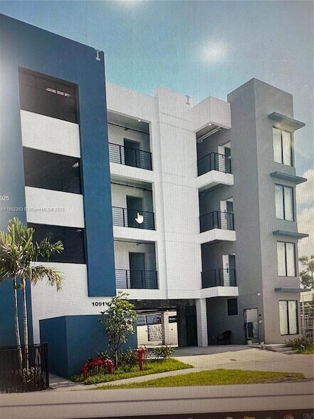 1091 E 17th St, Unit 204 in Hialeah, FL - Building Photo