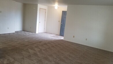 122-Ring Manor in Salem, OR - Building Photo - Interior Photo