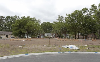 Century Lake Townhomes in Jacksonville, FL - Building Photo - Building Photo