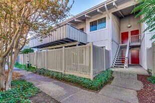 255 S Rengstorff Ave in Mountain View, CA - Building Photo