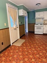 31 Paine St, Unit Lower left in East Aurora, NY - Foto de edificio - Building Photo