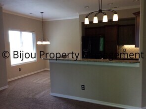 304 Bear Creek Rd in Colorado Springs, CO - Building Photo - Building Photo