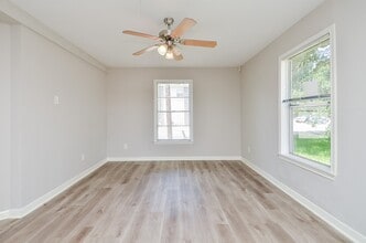 1101 W South St in Alvin, TX - Building Photo - Building Photo