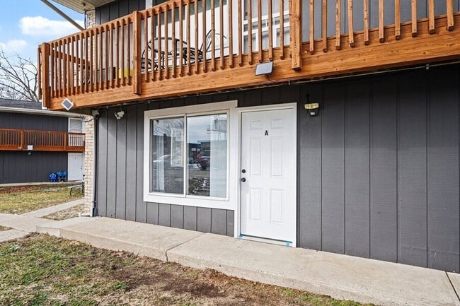 property at 2727 Madelyn Dr SW