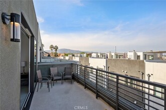 277 Dockside Ln, Unit 3110 in Los Angeles, CA - Building Photo - Building Photo