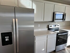1090 Bel Aire Ct in Waukee, IA - Building Photo - Building Photo