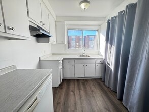 5330 Pontiac Pl in Brossard, QC - Building Photo - Building Photo