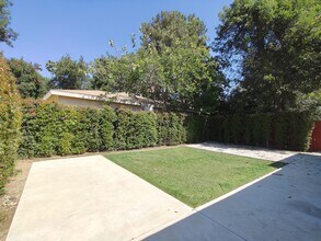 627 E Woodbury Rd in Altadena, CA - Building Photo - Building Photo