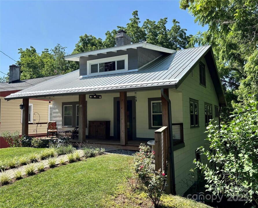 28 Drake St in Asheville, NC - Building Photo