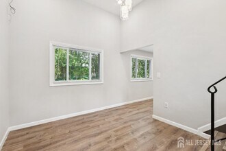 5 E Waverly Dr in Edison, NJ - Building Photo - Building Photo