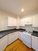 325 Harvard St, Unit 2 in Cambridge, MA - Building Photo - Building Photo