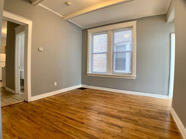 4056 W Hirsch St in Chicago, IL - Building Photo - Building Photo