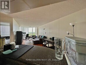 7 Concorde Pl in Toronto, ON - Building Photo - Building Photo