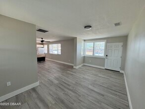 127 Moore Ave in Daytona Beach, FL - Building Photo - Building Photo