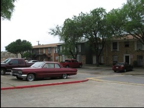 Spanish Puerto Apartments in Dallas, TX - Building Photo - Building Photo