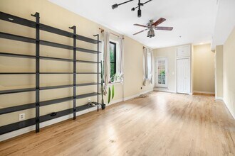 343 Varick St in Jersey City, NJ - Building Photo - Building Photo