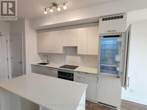 36-2036 Elm Dr W in Mississauga, ON - Building Photo - Building Photo