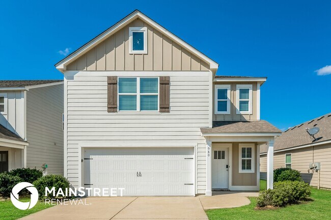 property at 980 Hawthorn Ln
