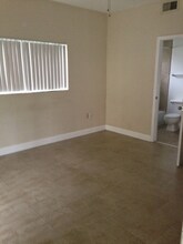 2445 SW 18th Terrace in Fort Lauderdale, FL - Foto de edificio - Building Photo