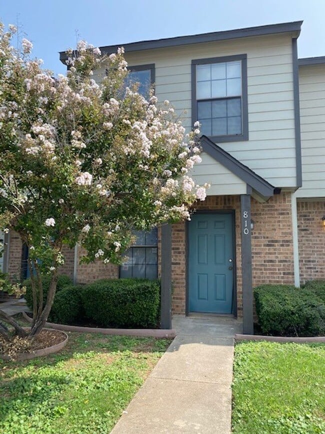 property at 810 W Collins St