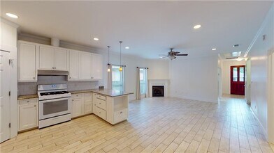 6052 Magnolia Pl E in Mobile, AL - Building Photo - Building Photo