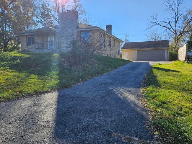 811 Hoyle Rd in Lombard, IL - Building Photo - Building Photo