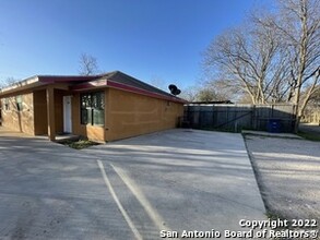 1721 Quintana Rd in San Antonio, TX - Building Photo - Building Photo