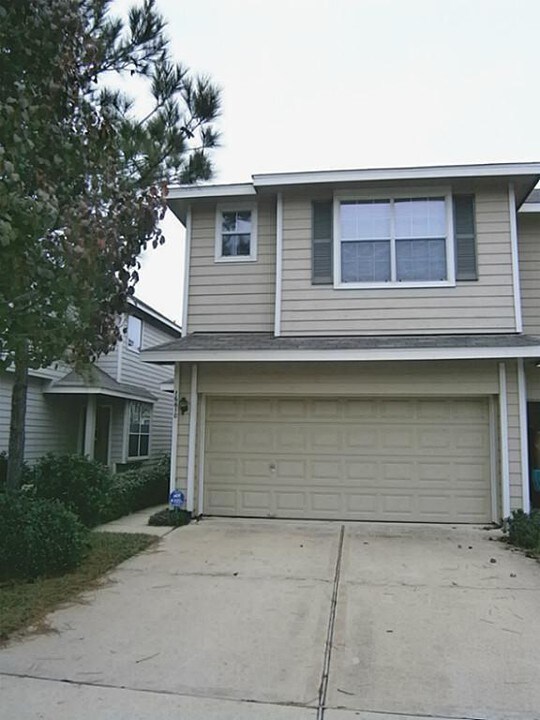 16610 Newglen Ln in Houston, TX - Building Photo