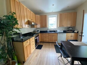 5335 42nd Pl NW, Unit 4 in Washington, DC - Building Photo - Building Photo
