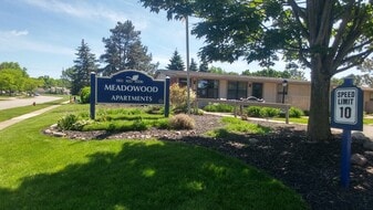 Meadowood in Cuyahoga Falls, OH - Building Photo