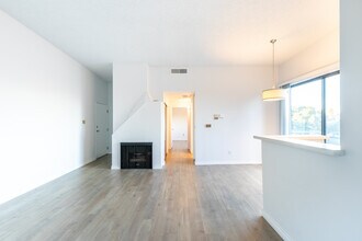 2584 S Centinela Ave, Unit 7 in Los Angeles, CA - Building Photo - Building Photo