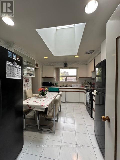 55 Overbrook Pl in Toronto, ON - Building Photo - Building Photo