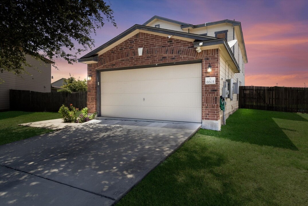 6603 Terra Ark Vw in Converse, TX - Building Photo