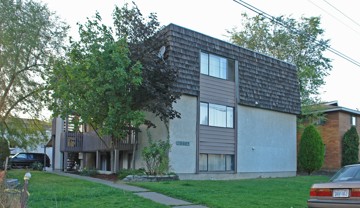 6007 N Mayfair St in Spokane, WA - Foto de edificio