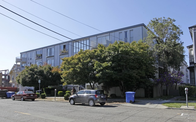 Berkeley Park Apartments in Berkeley, CA - Foto de edificio - Building Photo