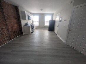 26 Lyon St, Unit 3 in New Haven, CT - Building Photo - Building Photo