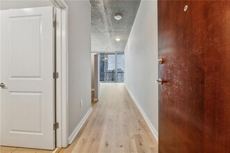 3324 Peachtree Rd in Atlanta, GA - Building Photo - Building Photo