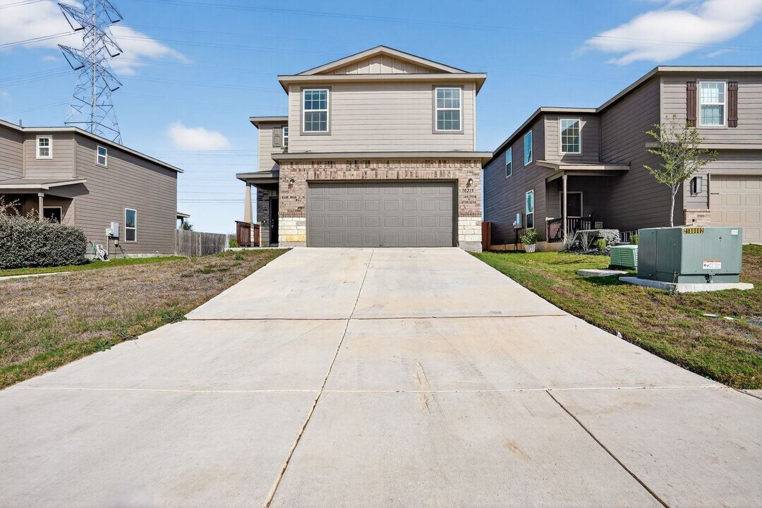 10215 Braunig in San Antonio, TX - Building Photo