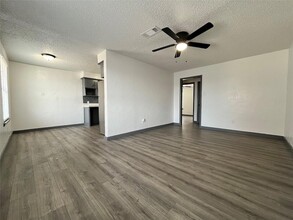 2526 Louise St, Unit 37-559 in Denton, TX - Building Photo - Building Photo