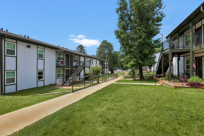 Forest Creek Apartments in Longview, TX - Building Photo - Building Photo