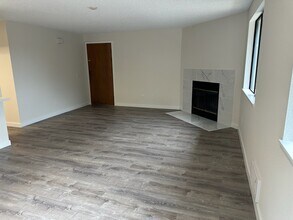 9620 NE 188th St, Unit POP four-plex in Bothell, WA - Foto de edificio - Building Photo