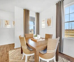 1757 Baler Ave in Aurora, IL - Foto de edificio - Building Photo