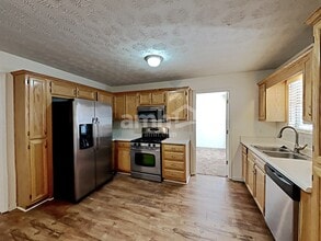 137 Solomon Dr in Ellenwood, GA - Building Photo - Building Photo