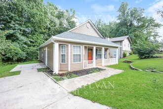 11 Laurel Dr in Newnan, GA - Building Photo - Building Photo