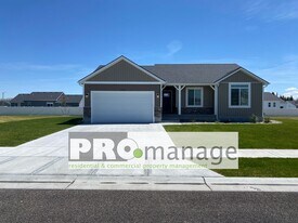 4292 Hemingway in Ammon, ID - Building Photo
