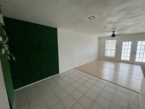 6685 Kentwick Dr in Houston, TX - Building Photo - Building Photo