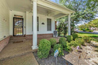 7520 Crystal Lake Dr in Cordova, TN - Building Photo - Building Photo